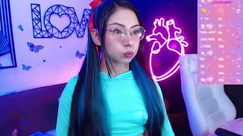 Snapshot of demyanderson_ chatting on December 17, 9:05 pm Demy online show from December 17, 9:05 pm