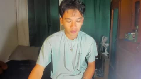 Snapshot of den_cummers chatting on June 23, 12:25 pm den_cummers online show from June 23, 12:25 pm