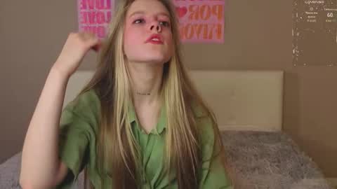 Snapshot of denaebeste chatting on February 4, 6:47 pm Emma online show from February 4, 6:47 pm