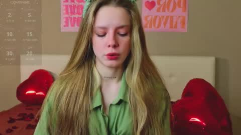 Snapshot of denaebeste chatting on February 14, 6:15 pm Emma online show from February 14, 6:15 pm