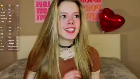 Snapshot of denaebeste chatting on February 18, 8:27 pm Emma online show from February 18, 8:27 pm