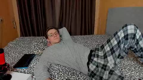 Snapshot of deni_boy99 chatting on December 17, 11:38 am Deni online show from December 17, 11:38 am