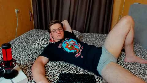 Snapshot of deni_boy99 chatting on May 20, 7:53 pm Deni online show from May 20, 7:53 pm