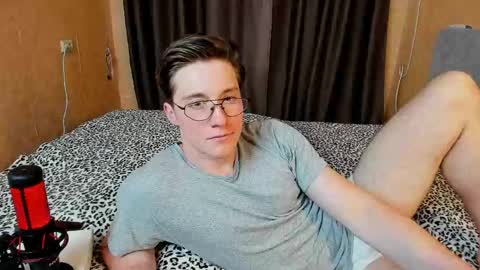 Snapshot of deni_boy99 chatting on June 2, 4:20 pm Deni online show from June 2, 4:20 pm