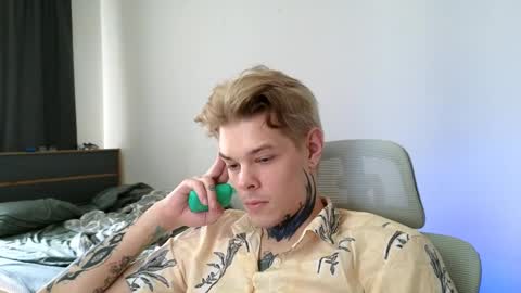Snapshot of denis_here chatting on May 14, 12:01 pm Denis online show from May 14, 12:01 pm