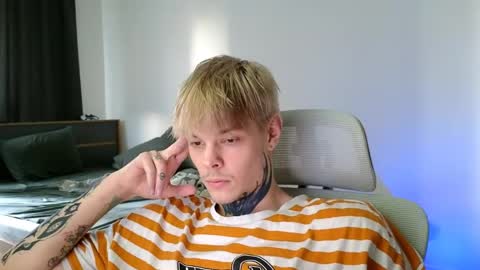 Snapshot of denis_here chatting on May 16, 3:11 pm Denis online show from May 16, 3:11 pm