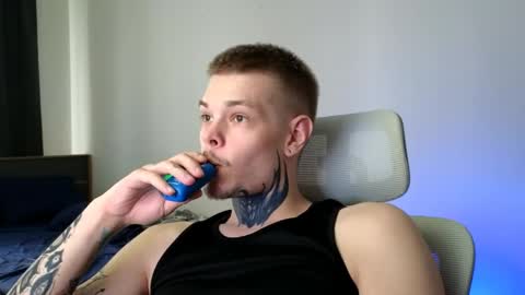 Snapshot of denis_here chatting on June 9, 12:28 pm Denis online show from June 9, 12:28 pm