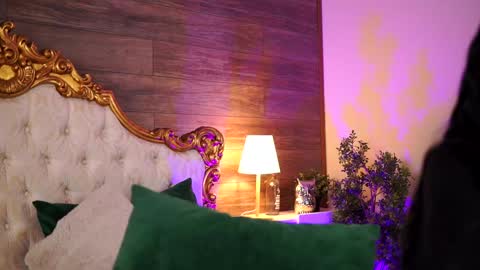 denisedevilles online show from December 20, 10:49 am