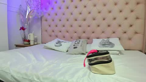 denisse_logan online show from June 7, 3:10 am