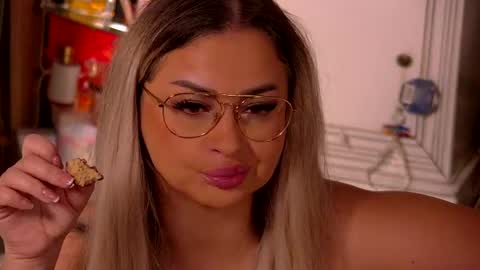 Ela online show from April 12, 11:21 pm