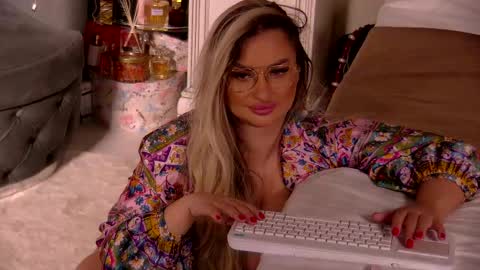 Ela online show from April 17, 9:51 pm