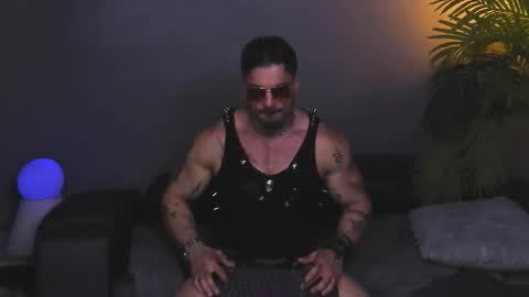 dennis_cox_ online show from December 3, 8:18 pm