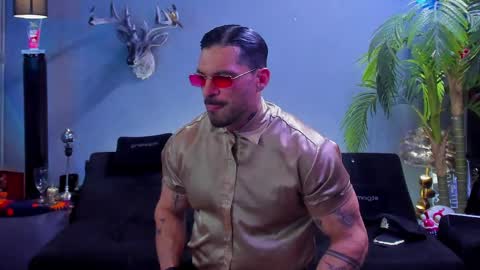 dennis_cox_ online show from June 3, 7:33 am