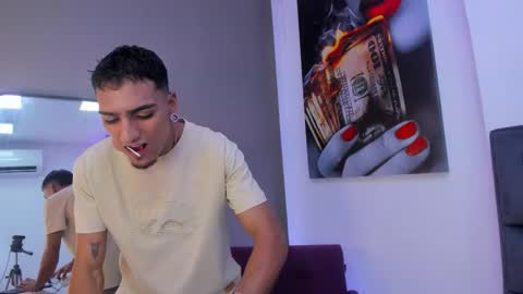 Snapshot of dennis_kinsey chatting on February 26, 7:24 pm Dennis Kinsey online show from February 26, 7:24 pm