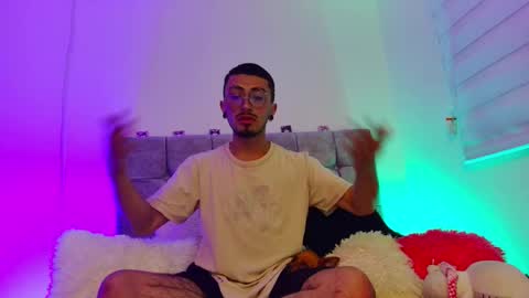 Snapshot of dennis_moons chatting on November 20, 11:37 pm Dennis online show from November 20, 11:37 pm