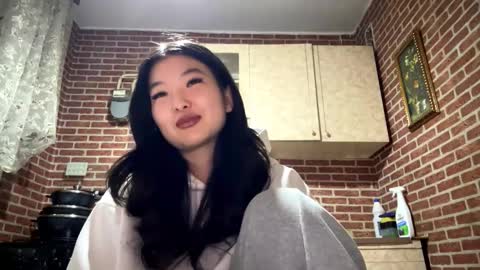 Emma online show from February 9, 2:10 pm