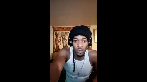 Snapshot of deqelong chatting on January 12, 2:28 am Kush online show from January 12, 2:28 am
