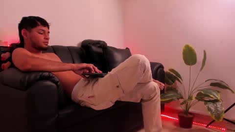 Snapshot of dereck_g chatting on June 11, 8:51 pm dereck_g online show from June 11, 8:51 pm