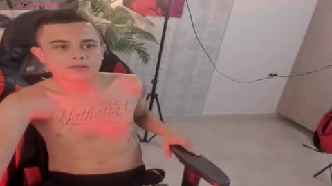 Snapshot of dereck_hot_ chatting on October 14, 9:59 pm dereck_hot_ online show from October 14, 9:59 pm