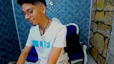 Snapshot of dereck_monroe chatting on December 16, 11:48 am Dereck online show from December 16, 11:48 am