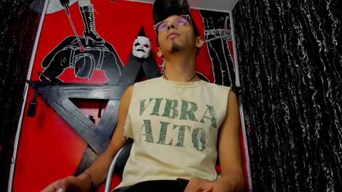 Snapshot of dereck_monroe chatting on February 24, 10:24 am Dereck online show from February 24, 10:24 am