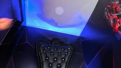 Snapshot of dereck_monroe chatting on April 24, 12:13 am Dereck online show from April 24, 12:13 am