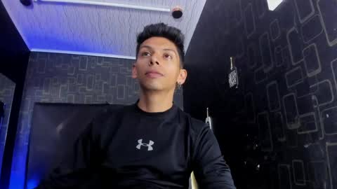Snapshot of dereck_monroe chatting on May 15, 6:37 pm Dereck online show from May 15, 6:37 pm