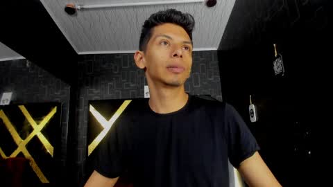 Snapshot of dereck_monroe chatting on May 25, 1:06 pm Dereck online show from May 25, 1:06 pm