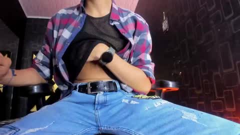 Snapshot of dereck_monroe chatting on June 1, 5:36 pm Dereck online show from June 1, 5:36 pm