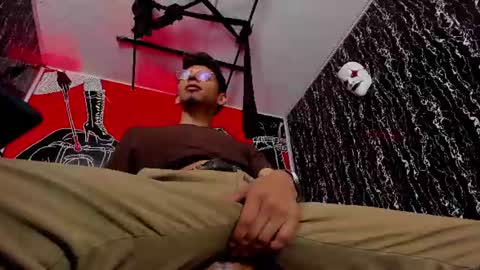 Snapshot of dereck_monroe chatting on July 14, 6:35 pm Dereck online show from July 14, 6:35 pm
