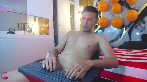 Snapshot of dereck_smithh chatting on July 7, 3:53 am Dereck online show from July 7, 3:53 am