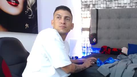 Snapshot of dereck_smithh chatting on July 22, 2:36 am Dereck online show from July 22, 2:36 am
