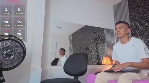 Snapshot of dereck_smithh chatting on July 26, 1:14 am Dereck online show from July 26, 1:14 am
