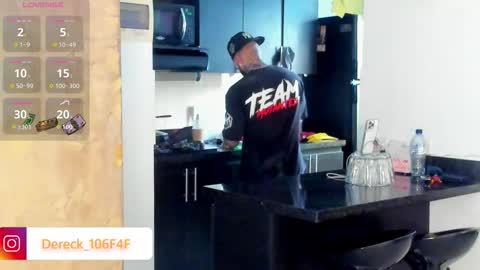 Snapshot of dereckgreen chatting on January 13, 8:36 pm dereckgreen online show from January 13, 8:36 pm