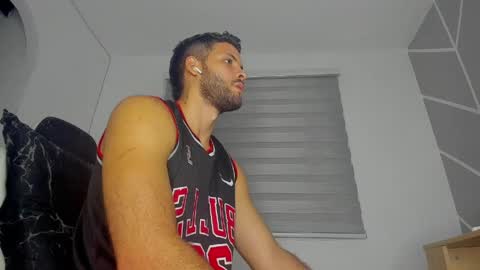 dereckhardd online show from April 12, 1:21 am