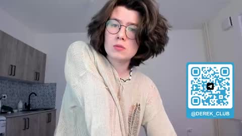 Derek online show from April 18, 8:53 pm