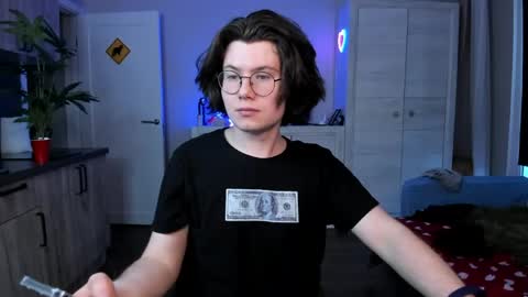 Derek online show from May 17, 6:04 pm