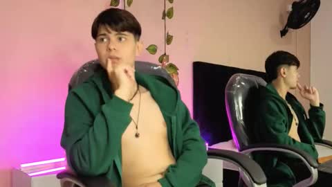 derek_sinn online show from February 4, 5:52 pm