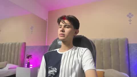 derek_sinn online show from March 27, 8:19 pm