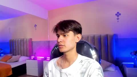 derek_sinn online show from April 16, 7:58 pm