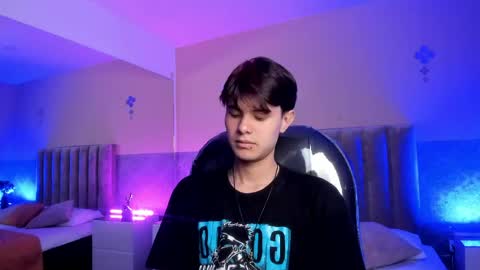 Snapshot of derek_sinn chatting on April 21, 1:42 am derek_sinn online show from April 21, 1:42 am