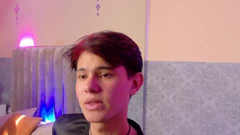 Snapshot of derek_sinn chatting on April 30, 9:08 pm derek_sinn online show from April 30, 9:08 pm