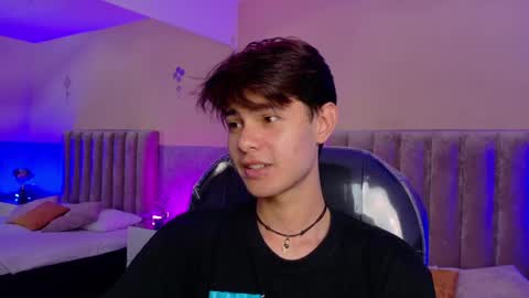 Snapshot of derek_sinn chatting on May 7, 8:14 pm derek_sinn online show from May 7, 8:14 pm