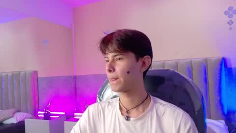 Snapshot of derek_sinn chatting on May 9, 8:14 pm derek_sinn online show from May 9, 8:14 pm