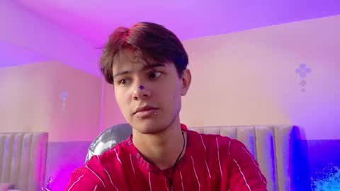 Snapshot of derek_sinn chatting on May 19, 8:15 pm derek_sinn online show from May 19, 8:15 pm