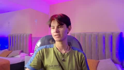 Snapshot of derek_sinn chatting on May 20, 8:15 pm derek_sinn online show from May 20, 8:15 pm
