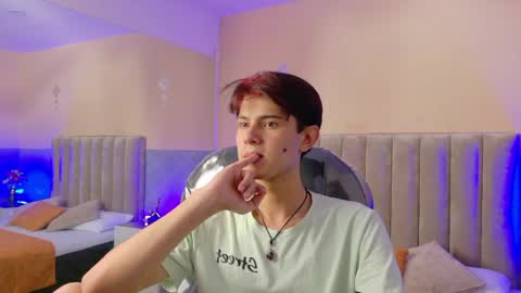 Snapshot of derek_sinn chatting on May 22, 8:14 pm derek_sinn online show from May 22, 8:14 pm