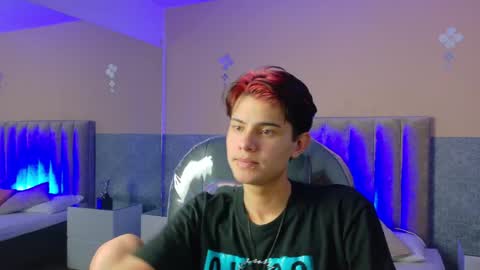 Snapshot of derek_sinn chatting on May 24, 9:14 am derek_sinn online show from May 24, 9:14 am