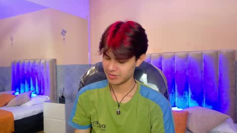 Snapshot of derek_sinn chatting on May 30, 8:17 pm derek_sinn online show from May 30, 8:17 pm