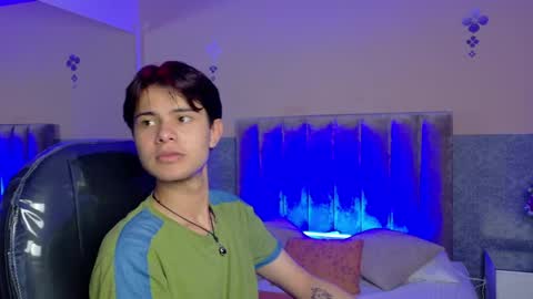 Snapshot of derek_sinn chatting on May 31, 8:21 am derek_sinn online show from May 31, 8:21 am